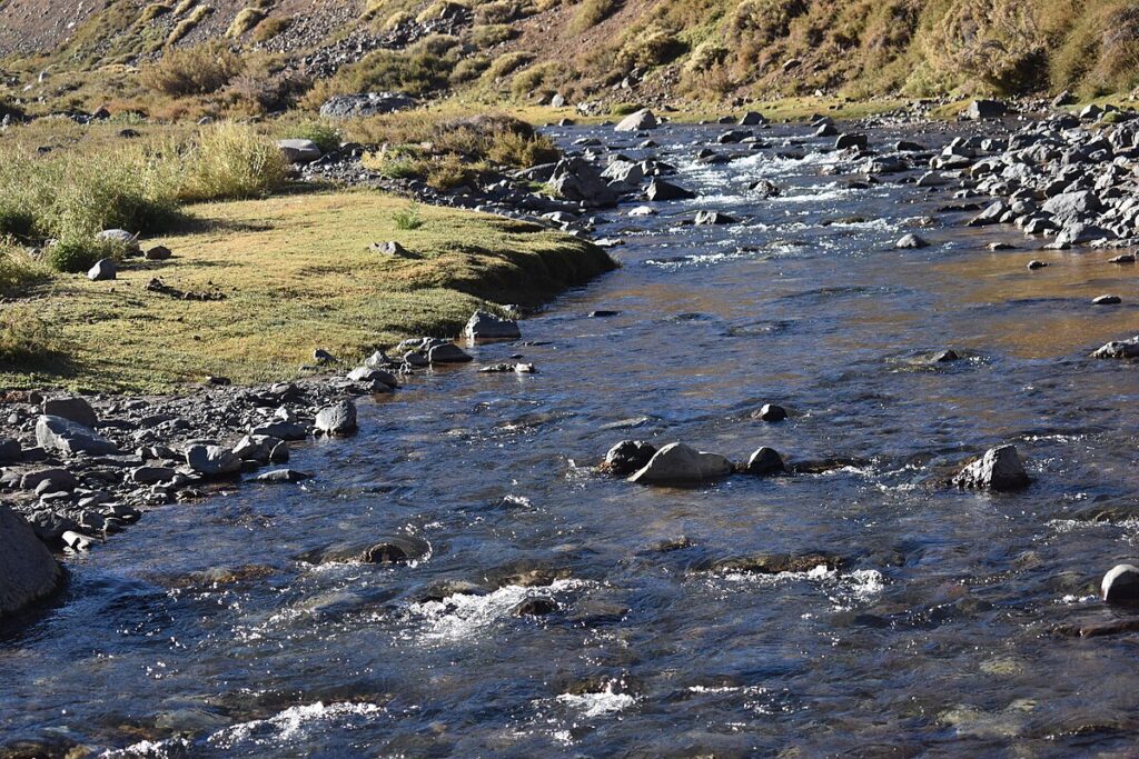 Aumento histórico a 5.500 lt/seg: Nuevo sistema de turnos por sectores entra en vigencia