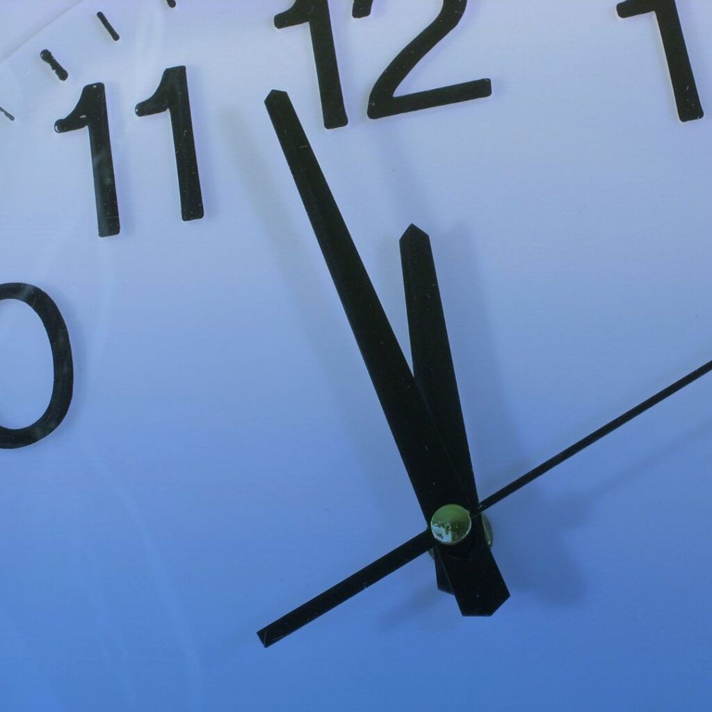 Ajuste de turnos por cambio a horario de invierno – Abril 2026