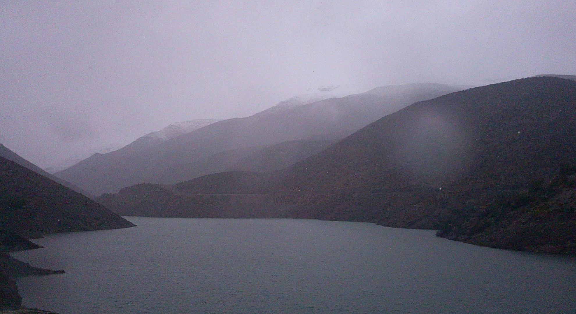Informe sobre nivel del Embalse Chacrillas y medidas operacionales ante precipitaciones